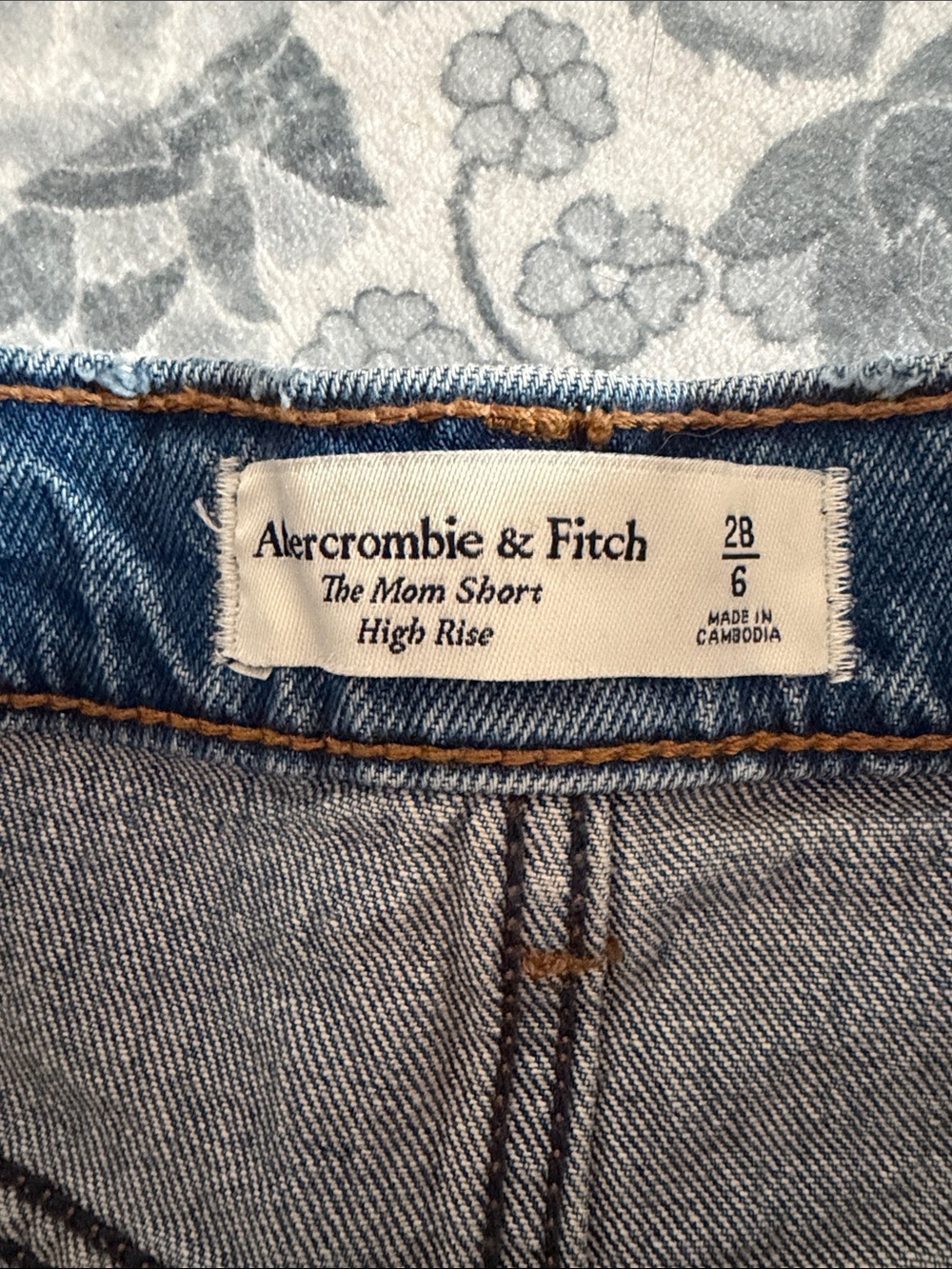 A&F The Mom Short High Rise - Picture 4 of 5